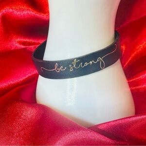 Viola “Be Strong” Faux Leather Bracelet – Black | Motivational Snap Cuff